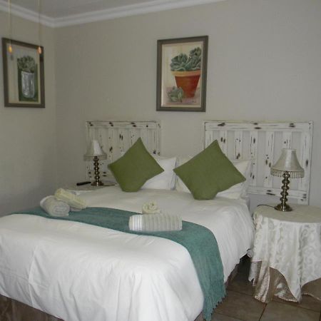 Ridderspoor Guesthouse มิดเดิลเบิร์ก ภายนอก รูปภาพ
