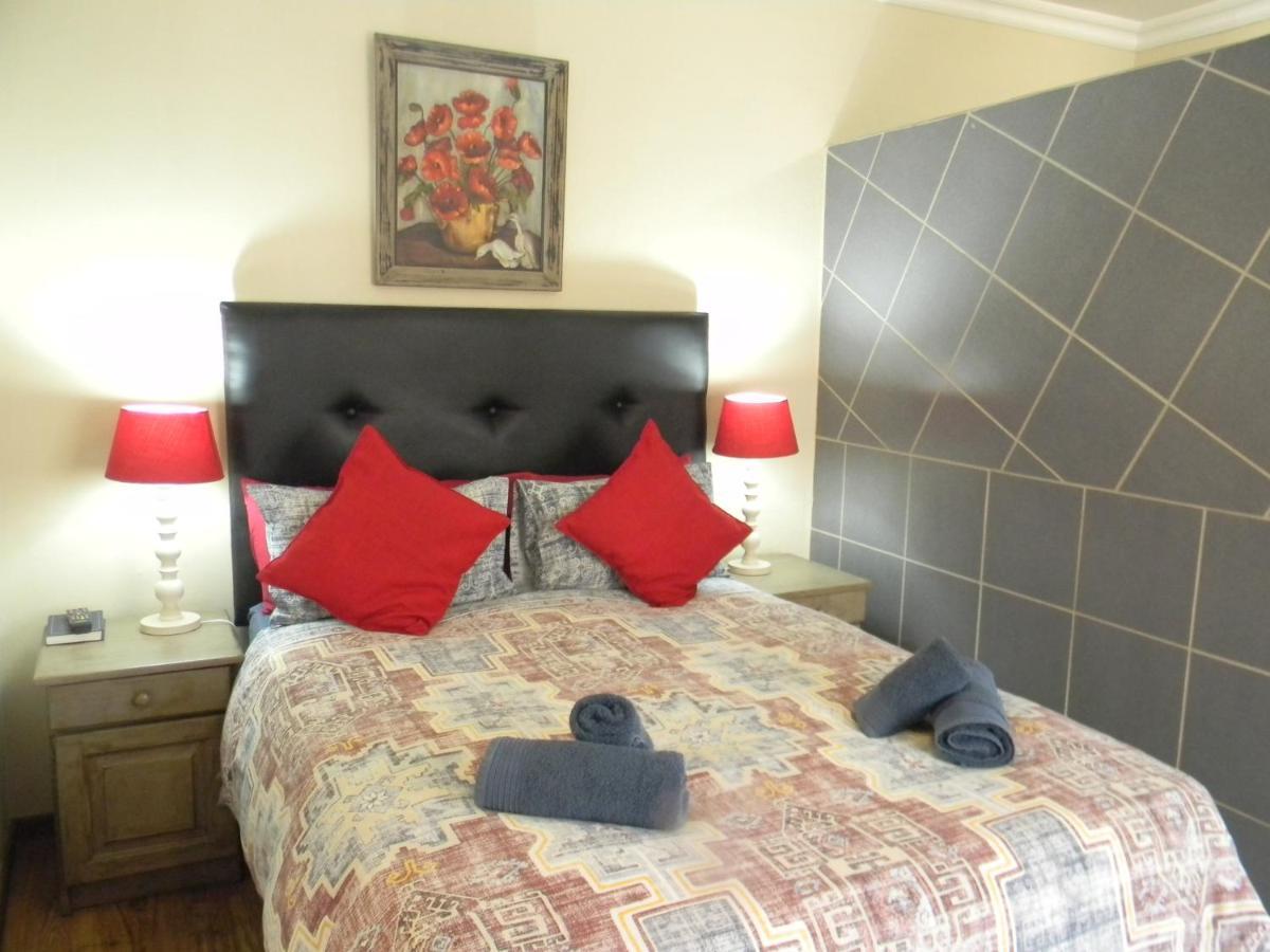 Ridderspoor Guesthouse มิดเดิลเบิร์ก ภายนอก รูปภาพ