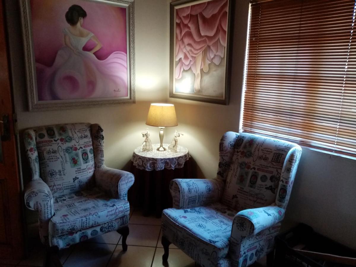 Ridderspoor Guesthouse มิดเดิลเบิร์ก ภายนอก รูปภาพ