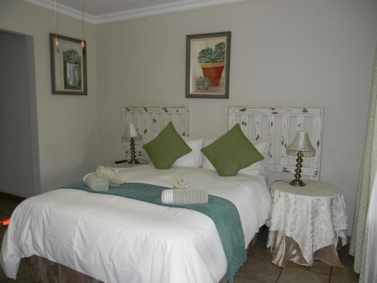 Ridderspoor Guesthouse มิดเดิลเบิร์ก ภายนอก รูปภาพ
